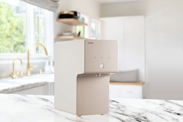 Cinnamon di atas meja